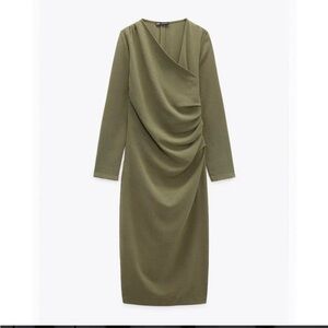 NWOT Zara V-neck Midi Side Ruched Dress in Green. Size Small